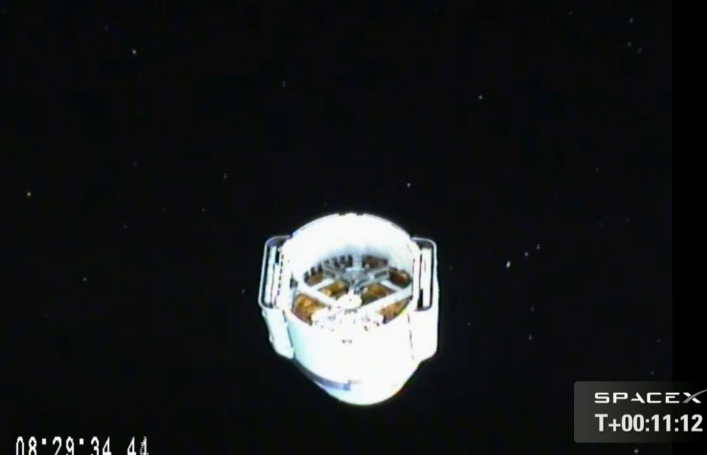 spacex dragon capsule suffers glitch after launch