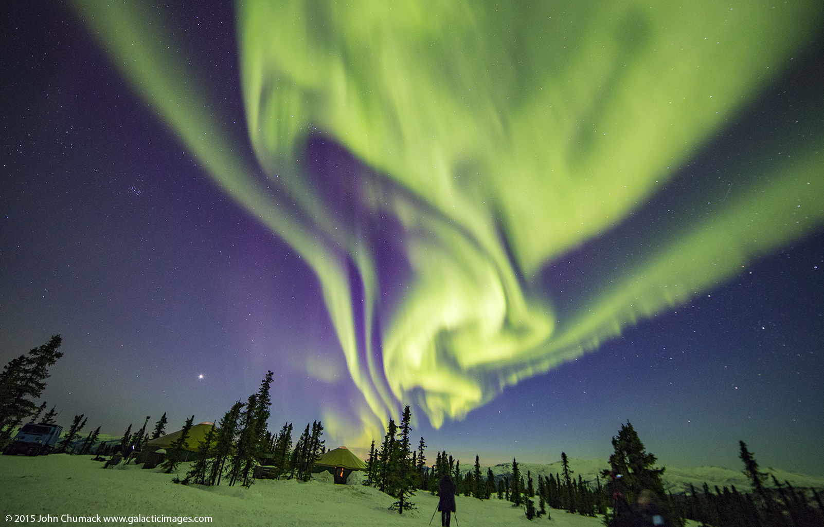 Green and Purple Aurora Colors Alaskan Skies (Photo)