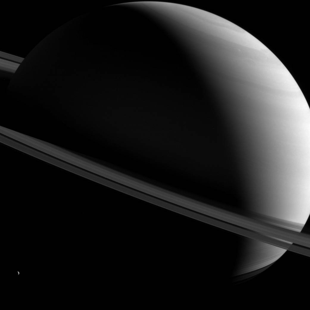 Saturn Is Absolutely Gorgeous in This Photo from NASA's Cassini Probe