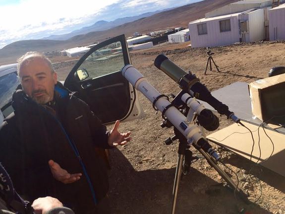 ESAC's Manuel Castillo chats to #MeetESO participants at Paranal Observatory next to the ESA's solar telescopes.