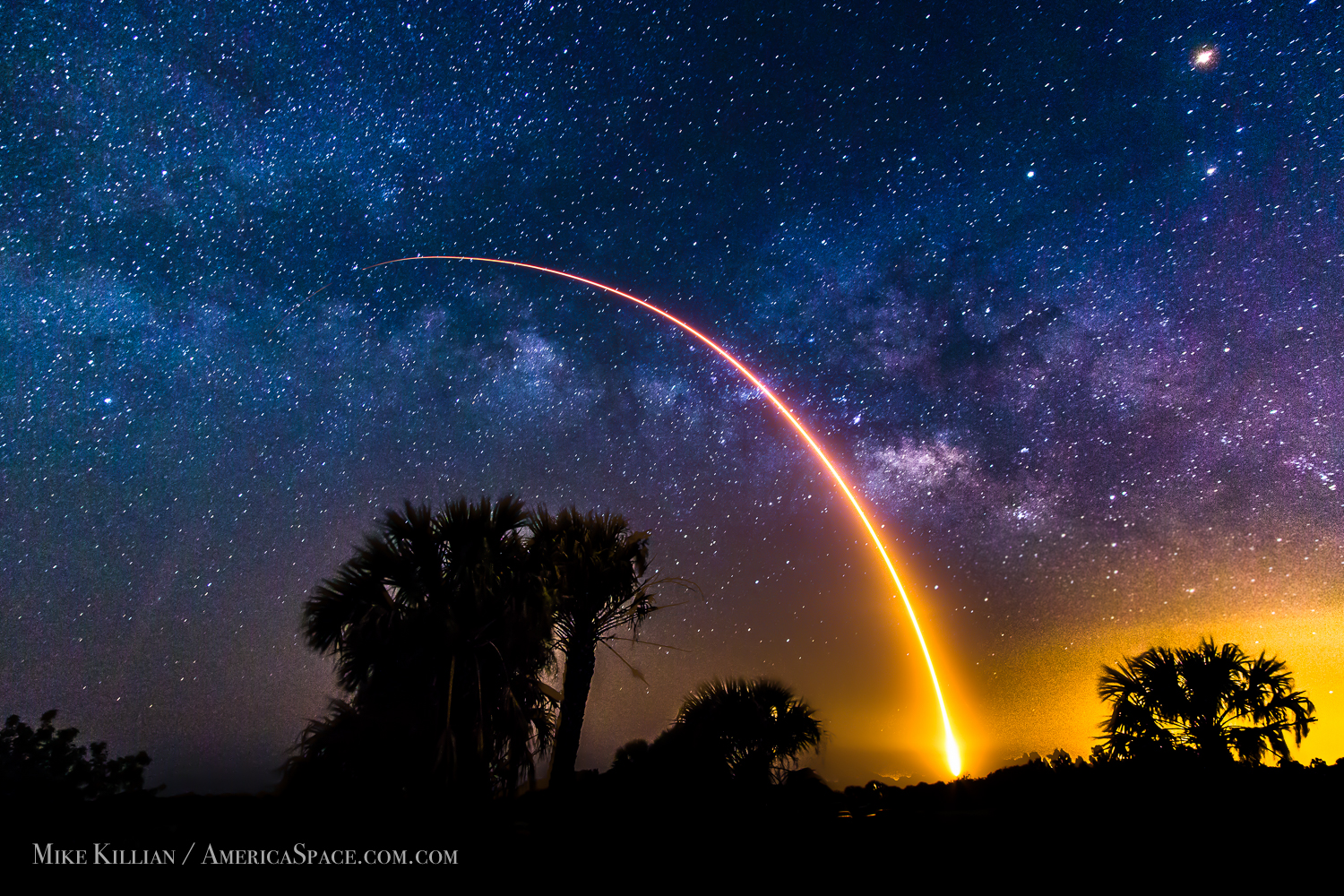 SpaceX's Falcon 9 Rocket Heads for the Stars in Stunning Photo 