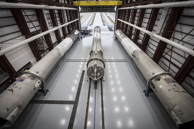 'Three's Company': SpaceX's 3 Landed Rockets Cozy Up (Photos)