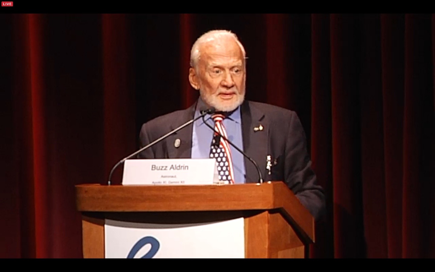 Buzz Aldrin Says US Presidential Candidates Should Aim for Mars