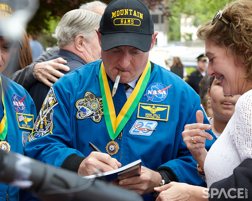 Mark Signing Autographs