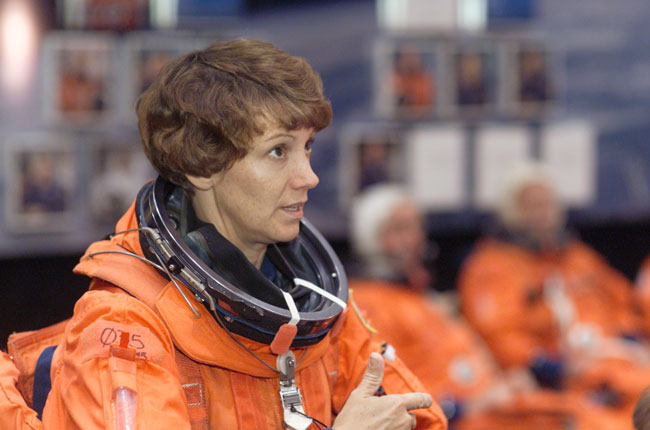 Eileen Collins, 1st Female Shuttle Commander, to Speak at GOP Convention Tonight