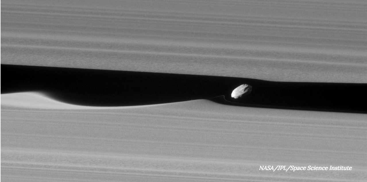 Cassini Gets Up Close and Personal With Saturn's 'Wavemaker' Moon Daphnis